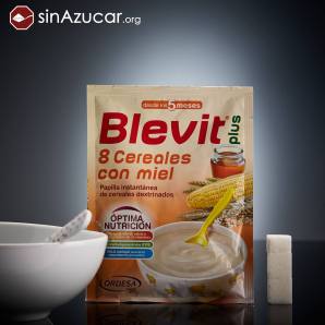 Una papilla de 8 Cereales con Miel de la marca Blevit contiene 11,34g de azúcar, equivalente a 2,8 terrones. No se ha incluido la leche para el cálculo del azúcar.